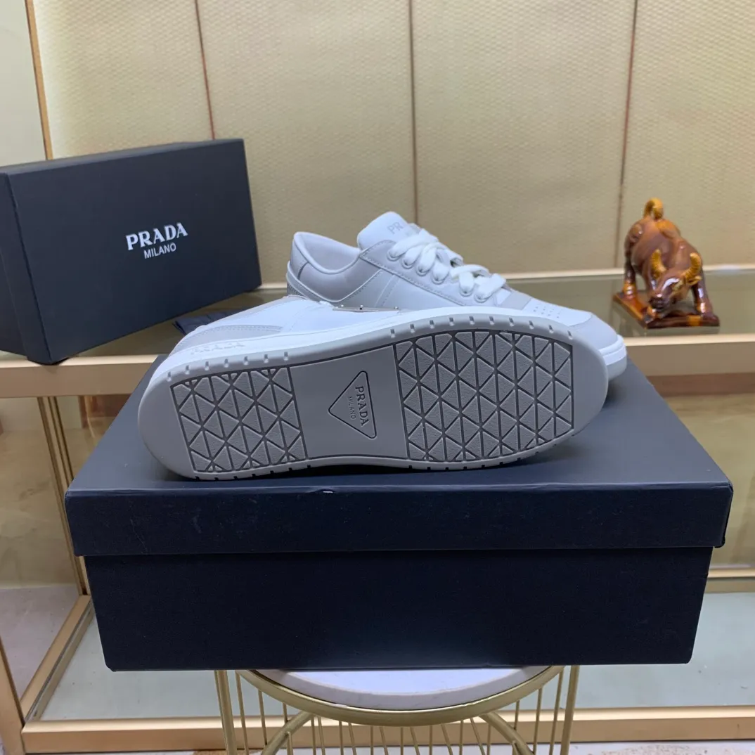 💰660巜PRADA》Prada: top 🔝purchasing agent🔍🔍the latest men’s counters are on sale simultaneously, high-quality original calfskin imported from Italy 🇮🇹. Brand logo* (prominent·high-end·noble·class·) exquisite workmanship (imported from Italy🇮🇹 Sole: Original sole provided by the original factory, ⚠️exclusive double-layer activity, TPR rubber, combination outsole; super comfortable, wear-resistant, non-slip, environmentally friendly🌳🌳🌳, real shot🎬The real thing is more beautiful🔍🔍 (high quality, follow the order) code number 38 to 44 (.45 customized)